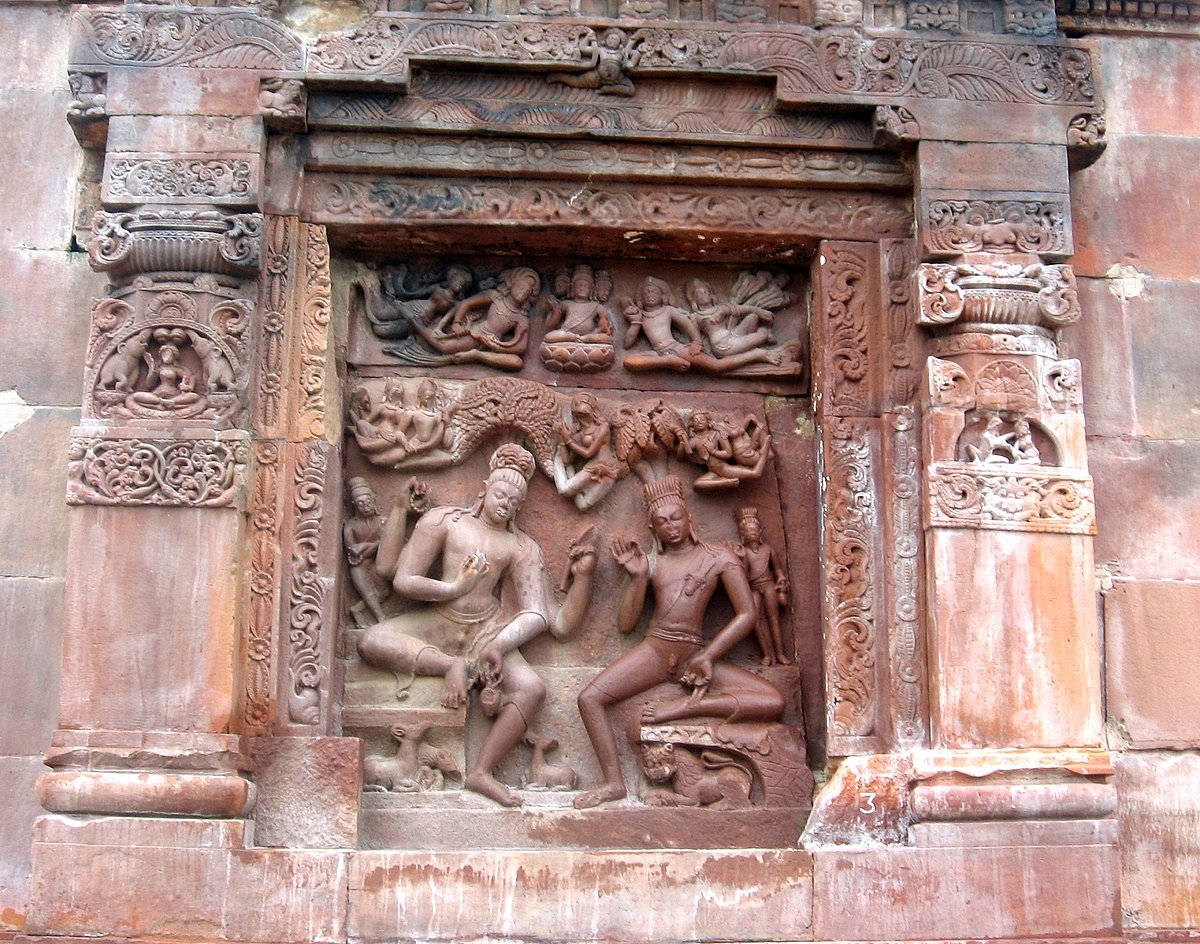 Nara-Narayana depiction is seen here, a recreation of the Gajendra Moksham story